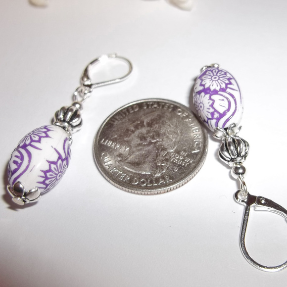 Purple and White Flower Earrings Dangle Drop 3694 - Picture 3 of 5